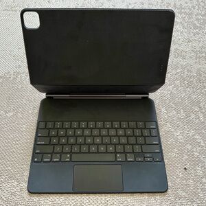 Apple Ipad 13” Black Keyboard Case